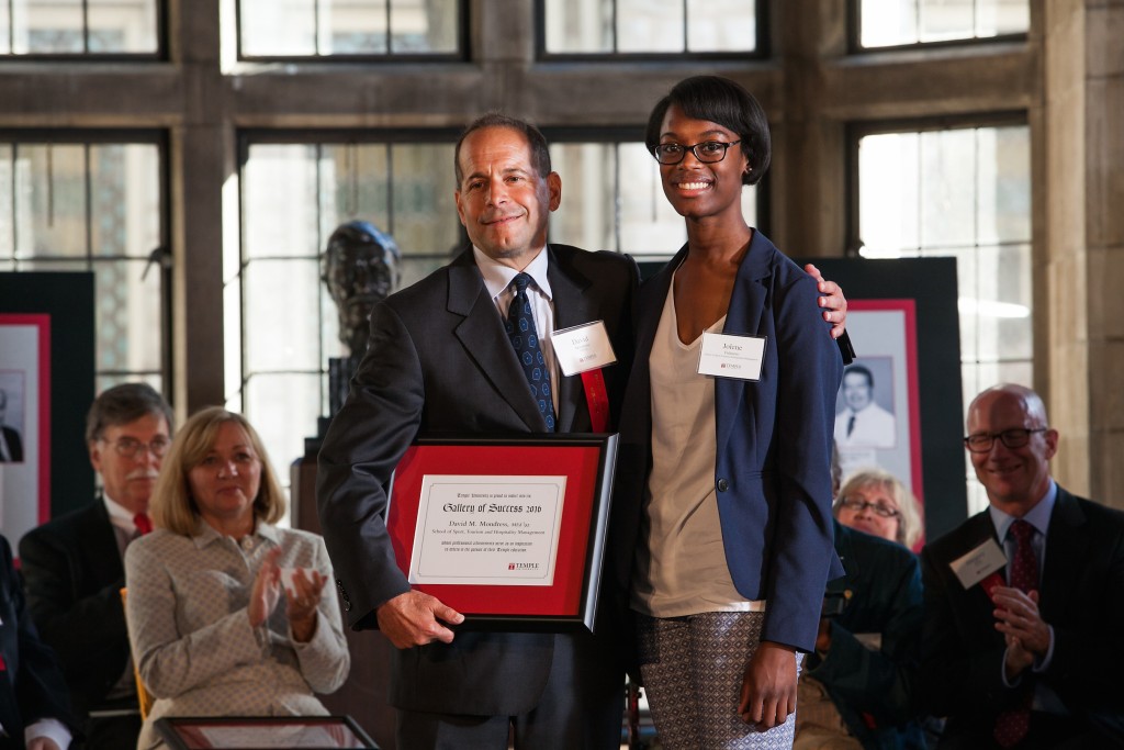 STHM student Jolene Fulmore recognizes STHM alumnus David Mondress as the School’s 2016 Gallery of Success honoree.